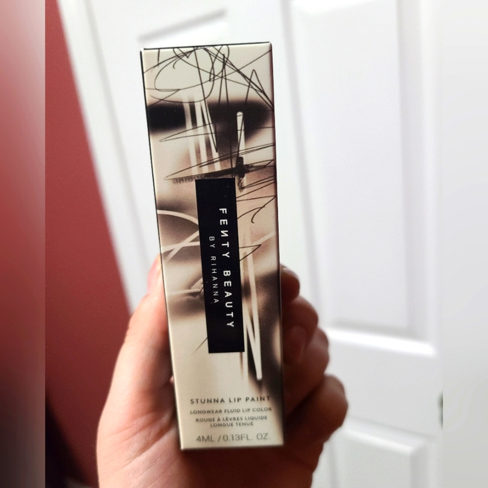 Fenty beauty stunna  lip paint in shade uncensored